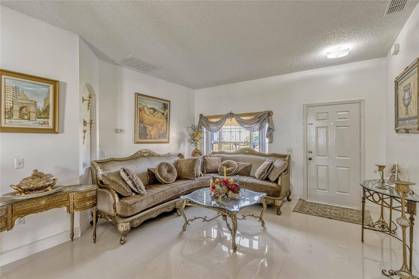 Kissimmee, FL 34758,372 AYLESBURY CT