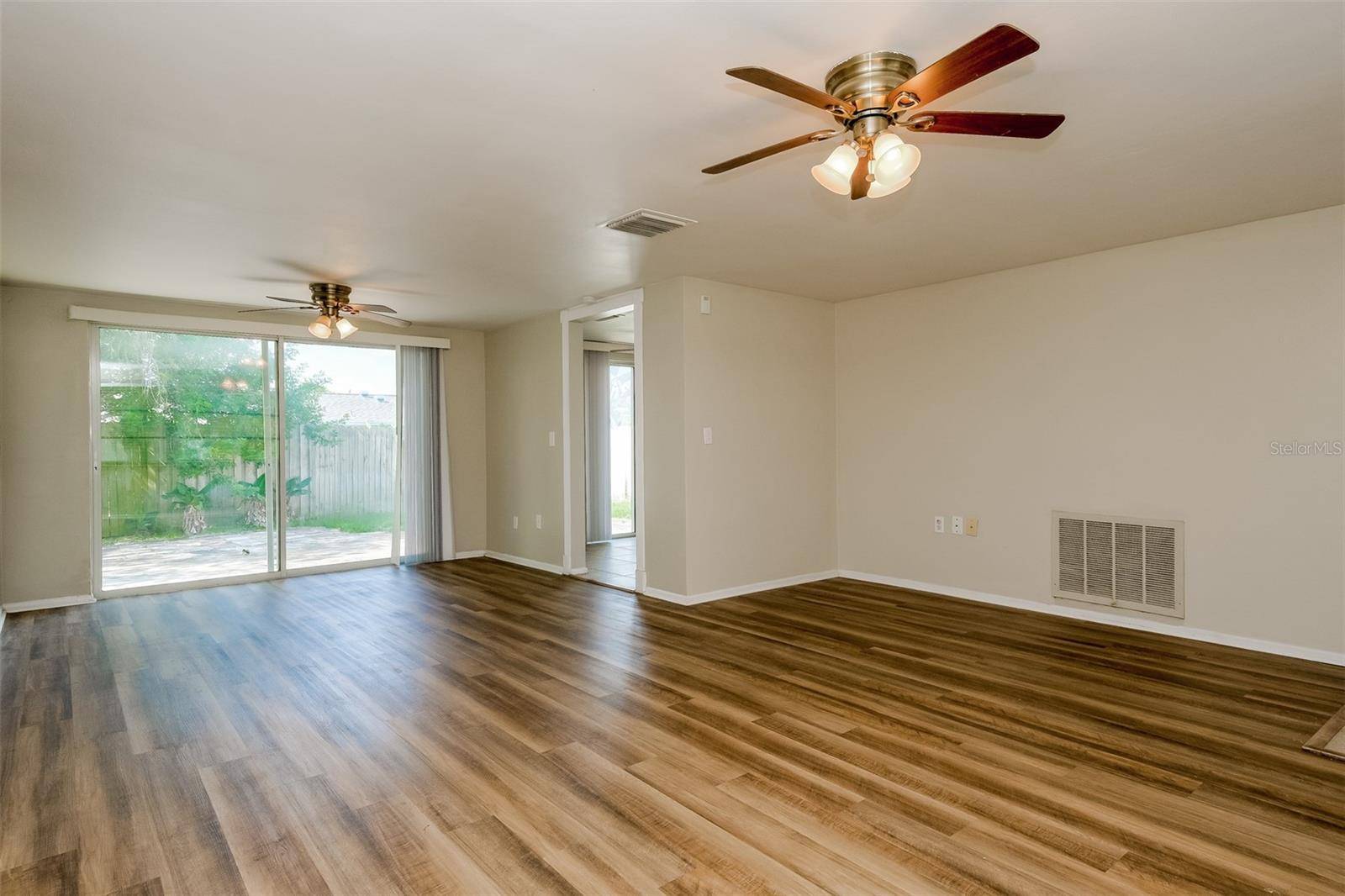 Holiday, FL 34690,5226 EAGLE DR