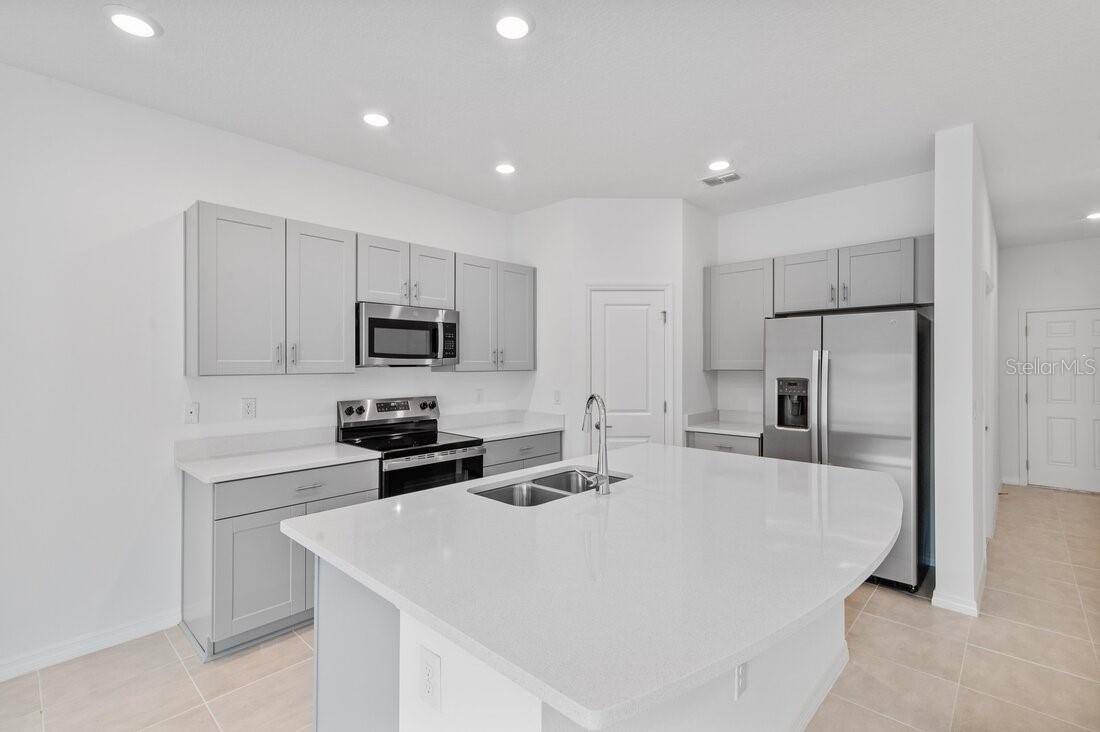 Groveland, FL 34736,7821 WATERSCAPE DR