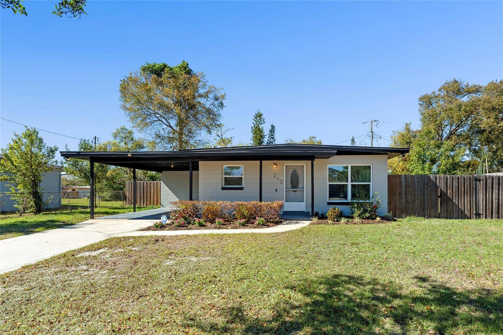 Sanford, FL 32773,212 OAKLAND AVE