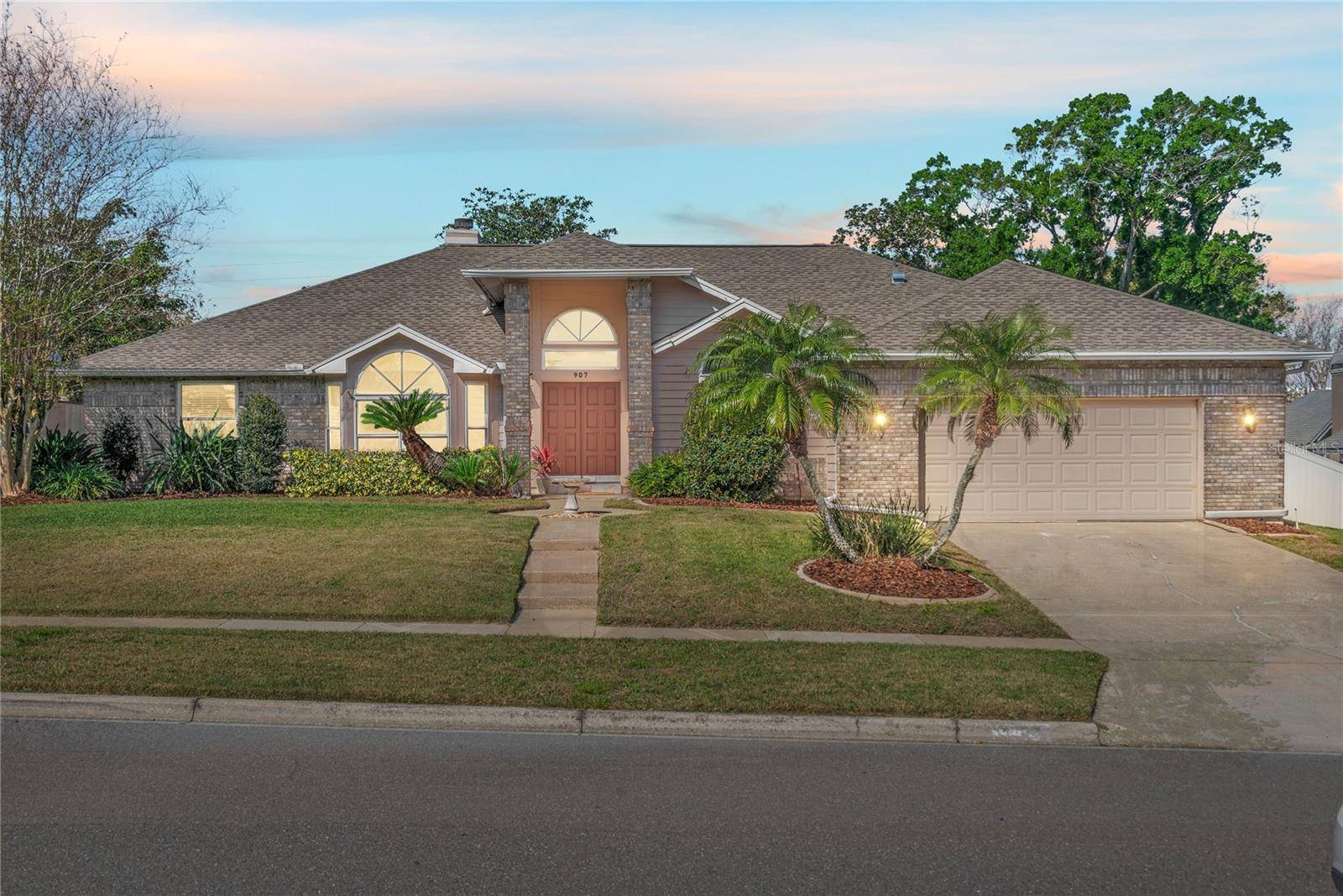Orlando, FL 32835,907 ALMOND TREE CIR