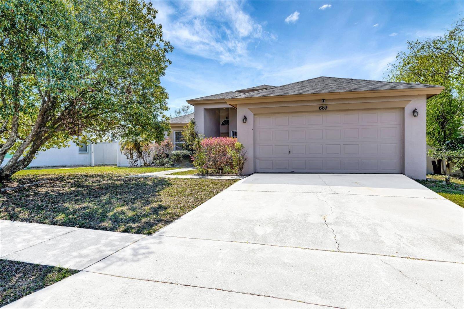 Brandon, FL 33510,669 LAKEMONT DR