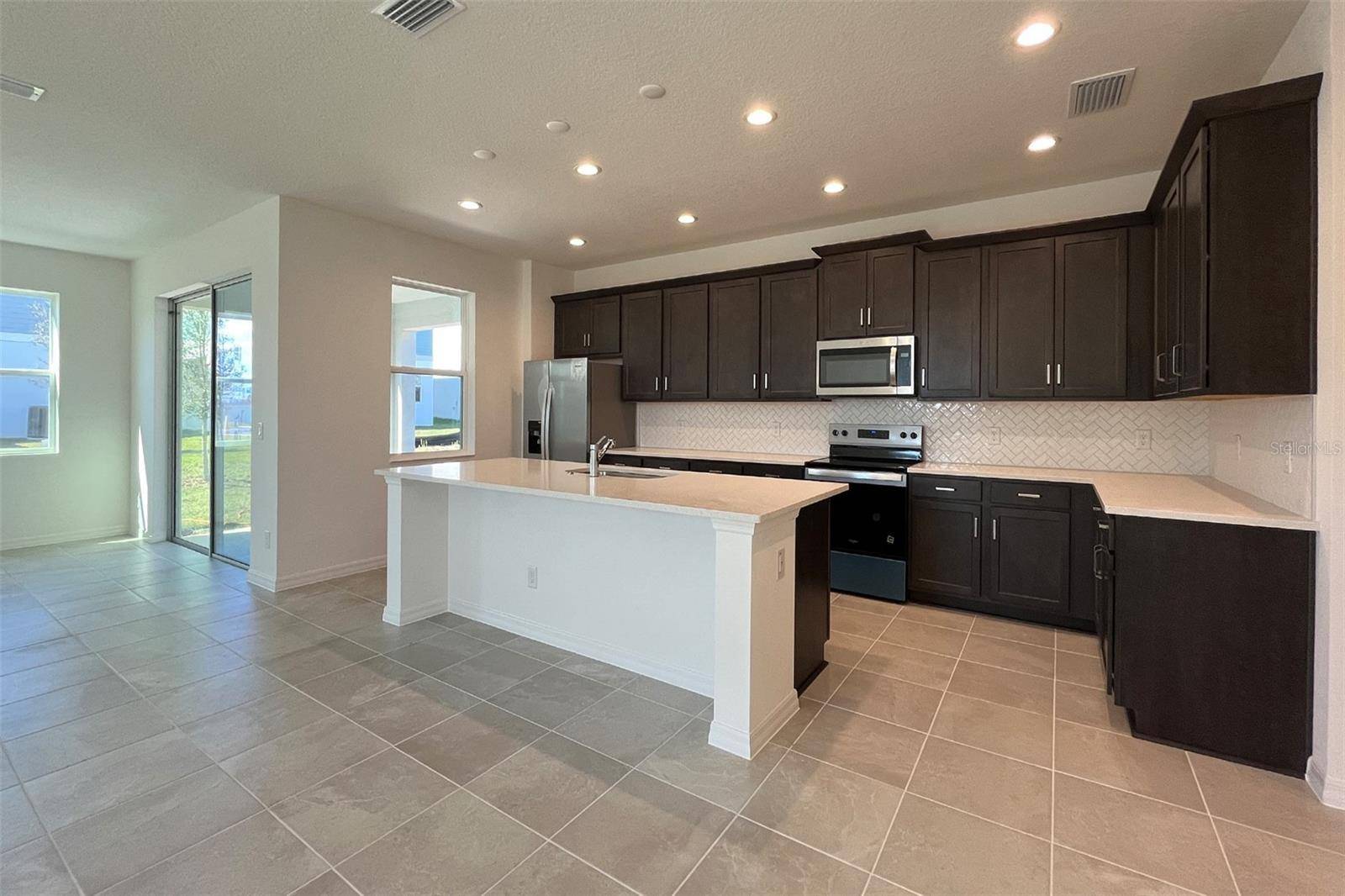 Groveland, FL 34736,7020 ROLLING LEAF RD