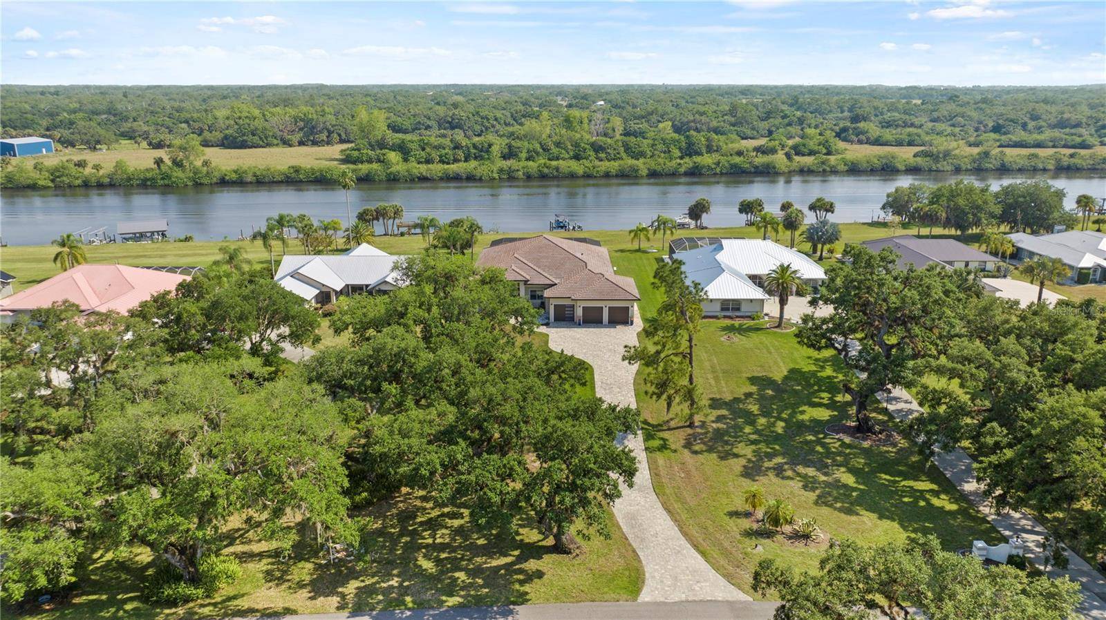 Labelle, FL 33935,1311 RIVERBEND DR