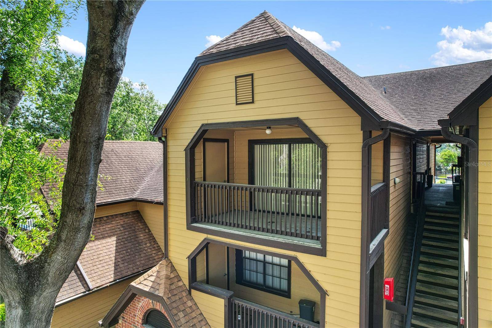 Altamonte Springs, FL 32701,390 WOODSIDE DR #302