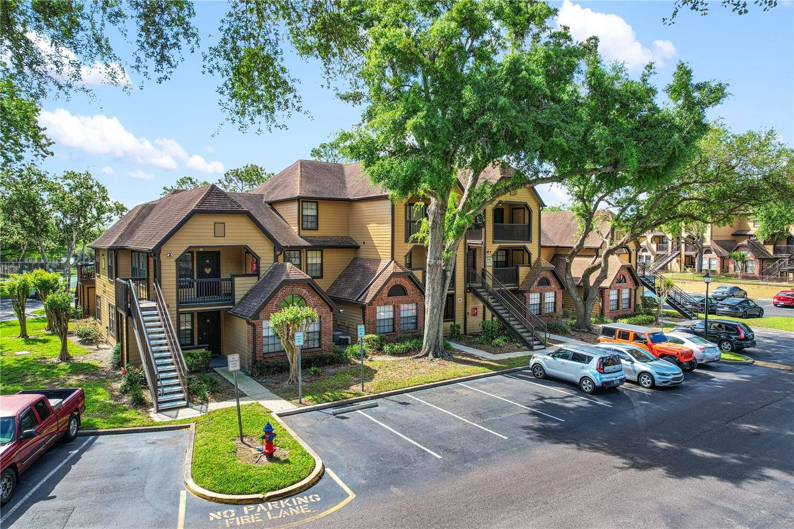 Altamonte Springs, FL 32701,390 WOODSIDE DR #302