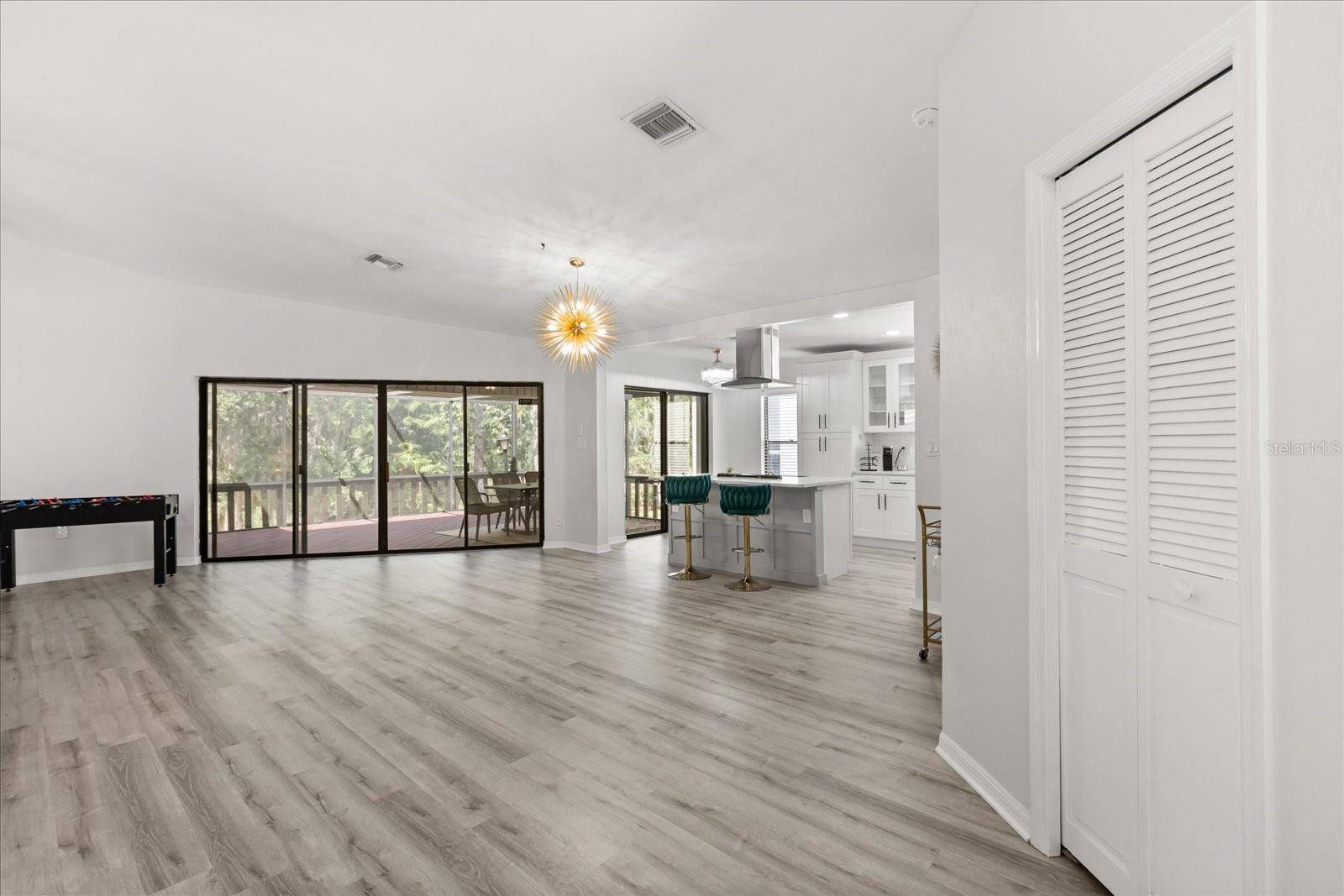 Eustis, FL 32726,7 FOREST LN