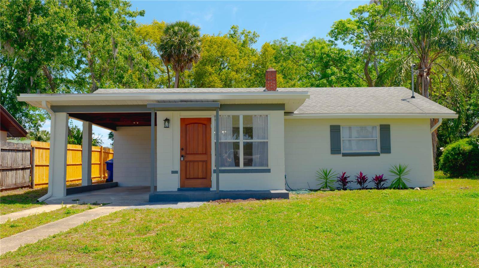 Tavares, FL 32778,624 N NEW HAMPSHIRE AVE