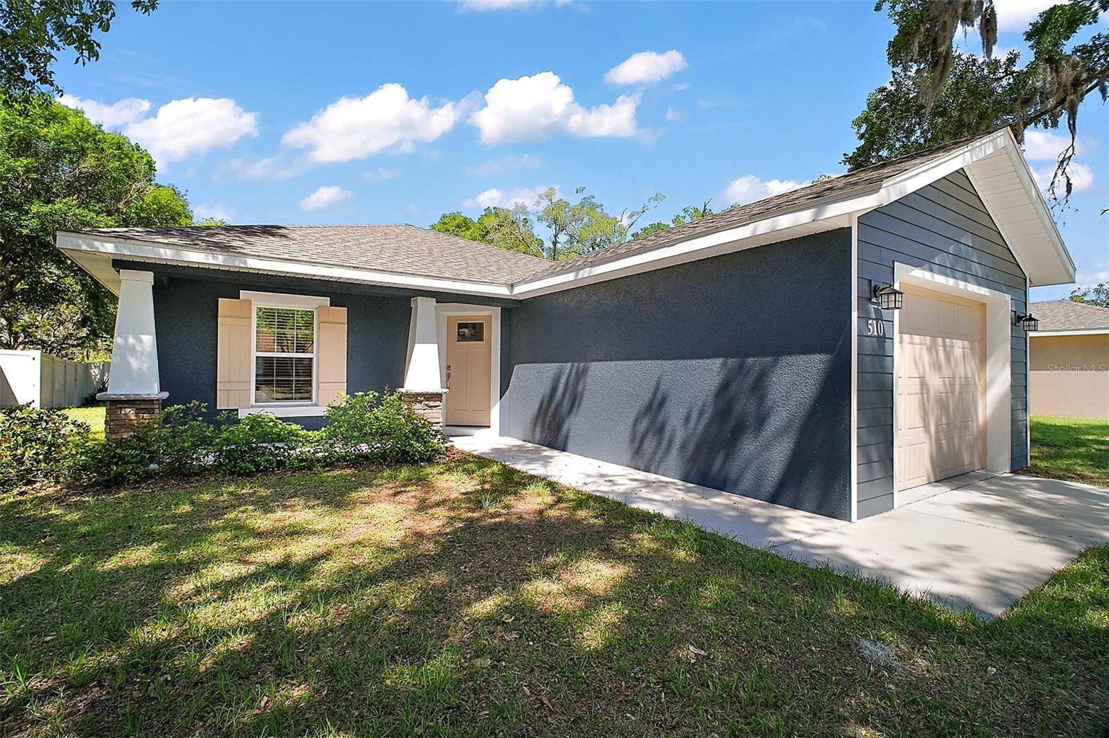 Eustis, FL 32726,510 FAHNSTOCK ST
