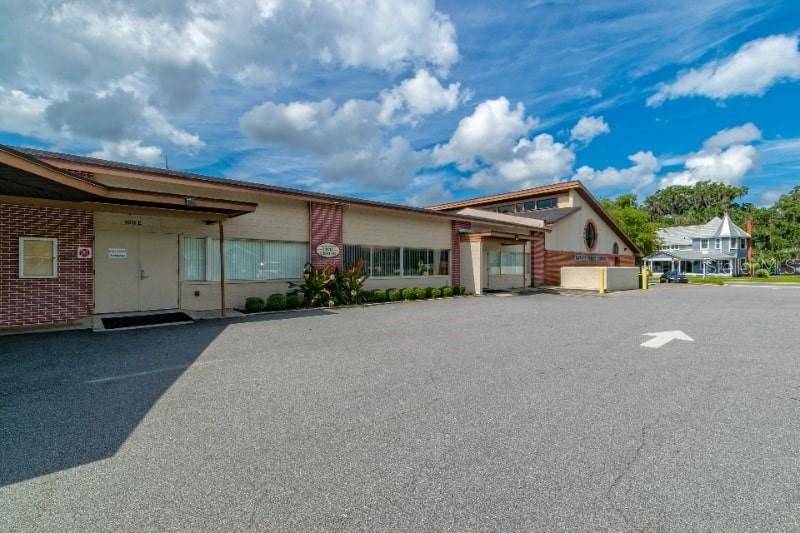 Tavares, FL 32778,111 E CAROLINE ST