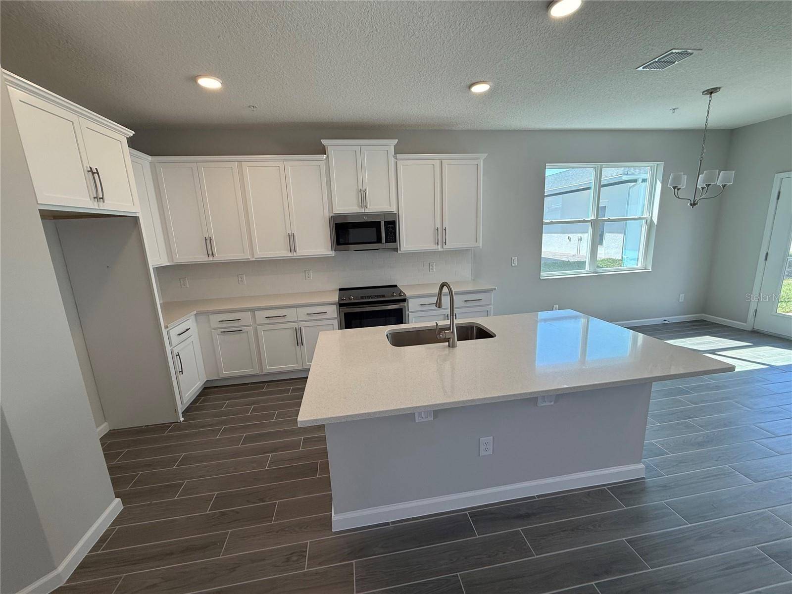 Apopka, FL 32703,652 POTHOS ST