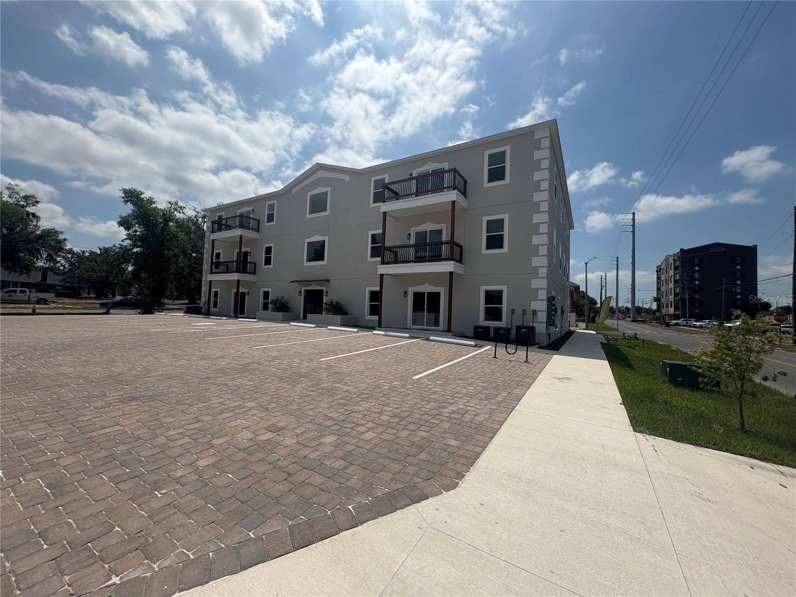 Eustis, FL 32726,201 N DEWEY ST