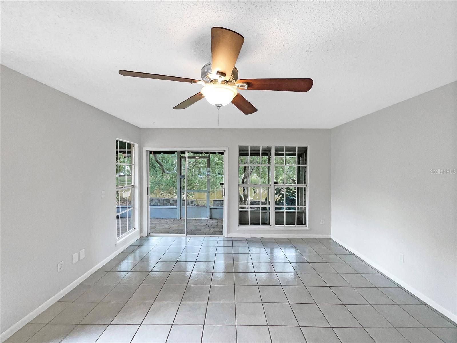 Tampa, FL 33634,6902 LAKEVIEW CT