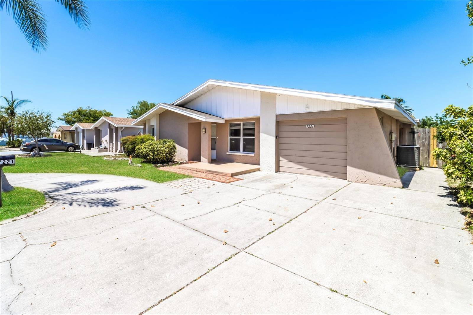Port Richey, FL 34668,7221 KING ARTHUR DR