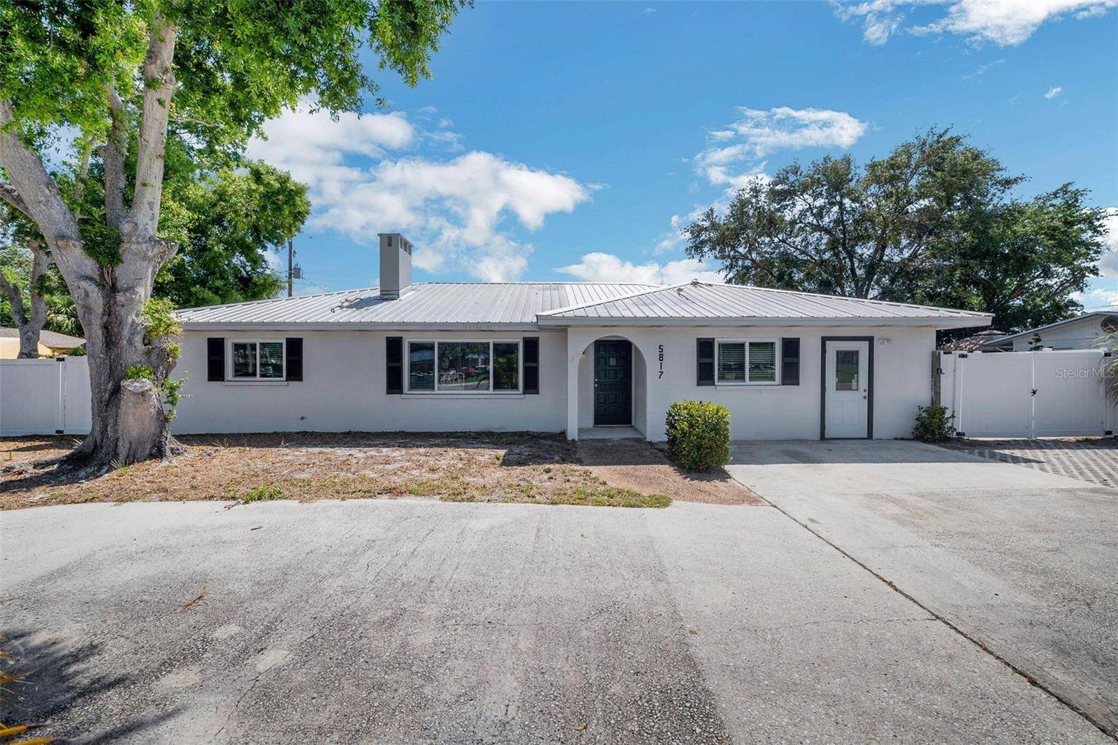 Bradenton, FL 34207,5817 26TH ST W
