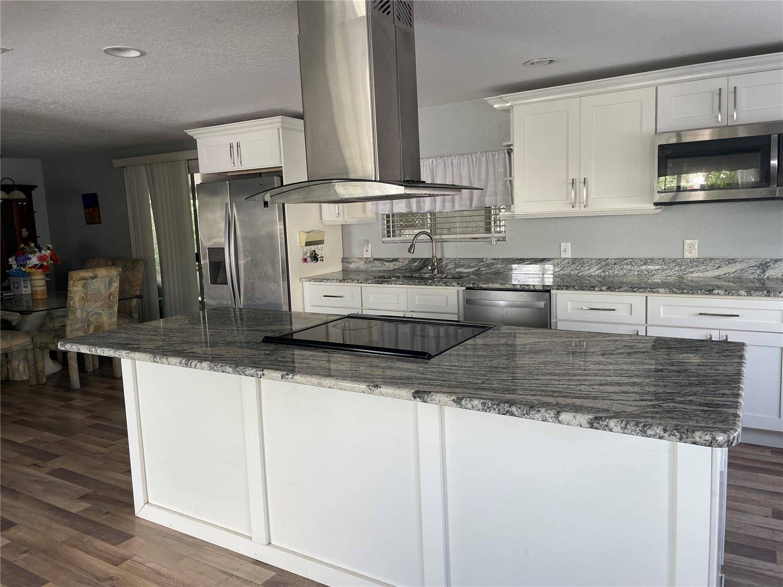Kissimmee, FL 34741,800 HOLIDAY CT