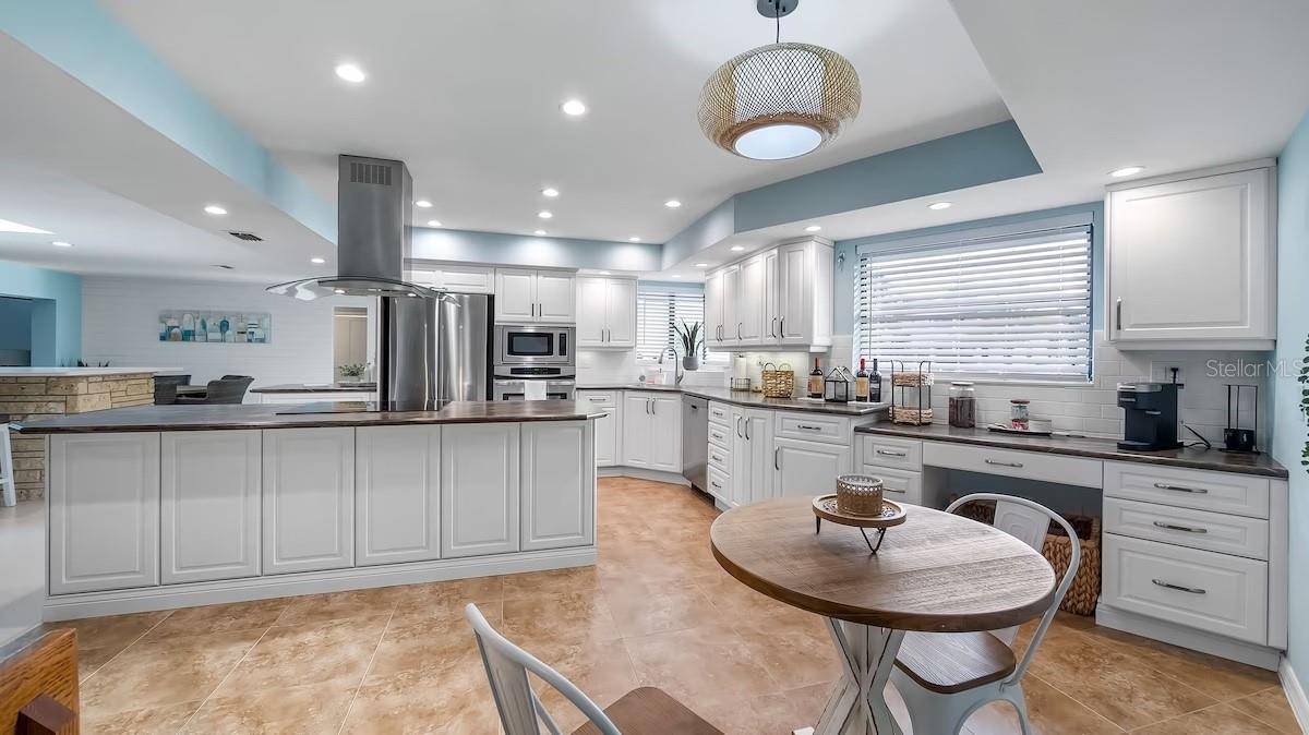 New Smyrna Beach, FL 32169,102 EAST CIR