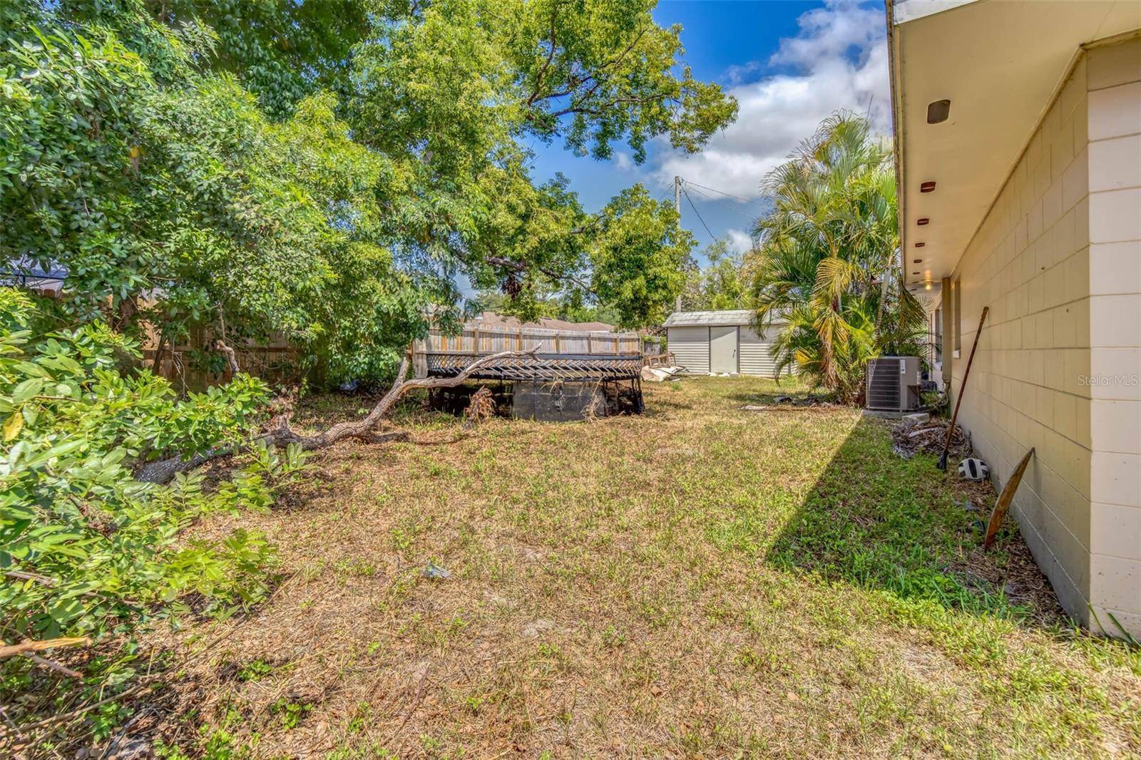 Winter Haven, FL 33884,409 LAKE NED RD