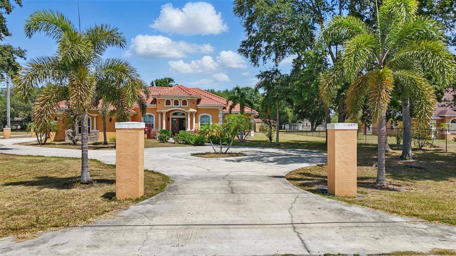 Plant City, FL 33566,2202 SPARKMAN RD