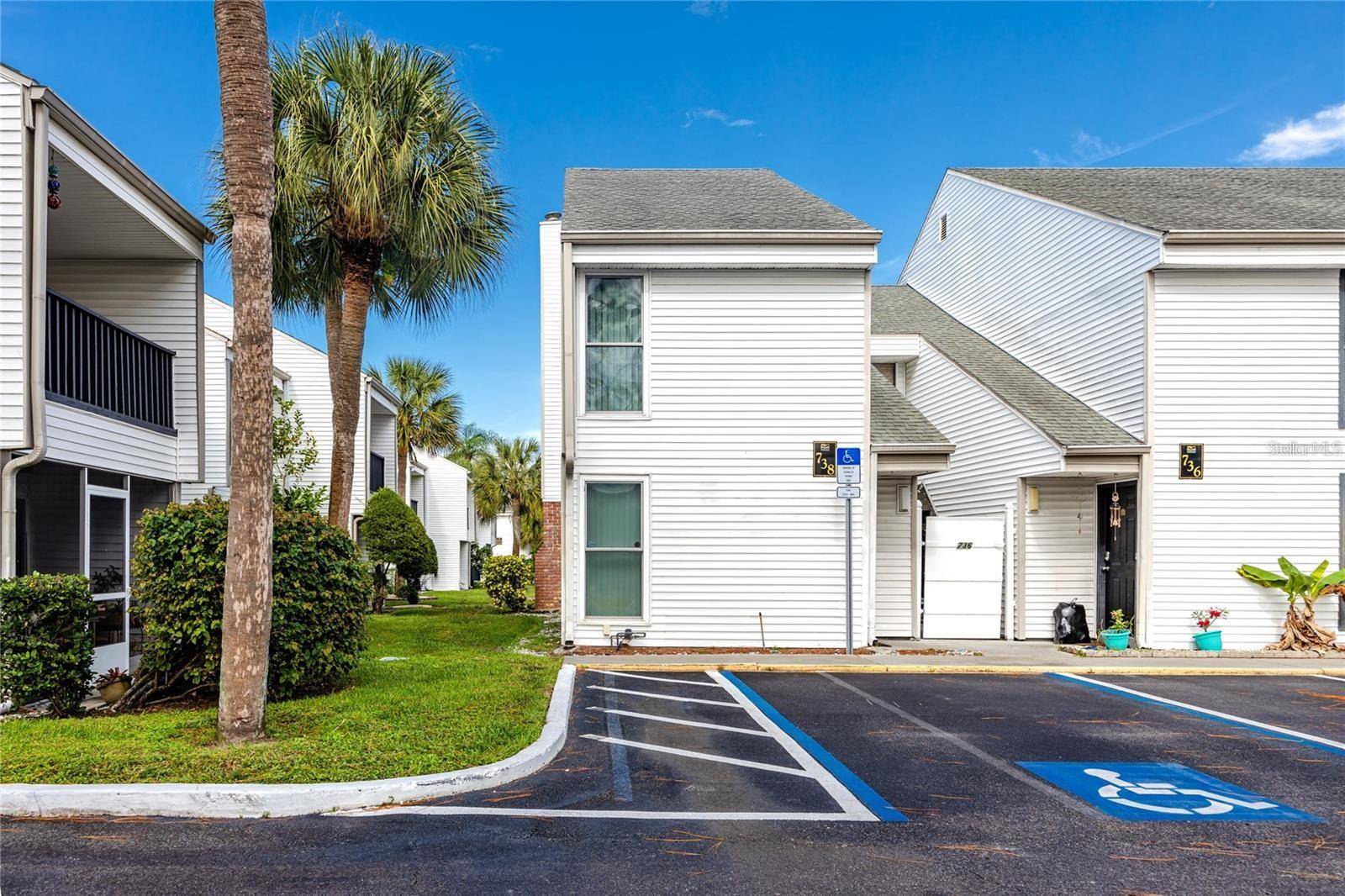 Tarpon Springs, FL 34689,738 HAVEN PL