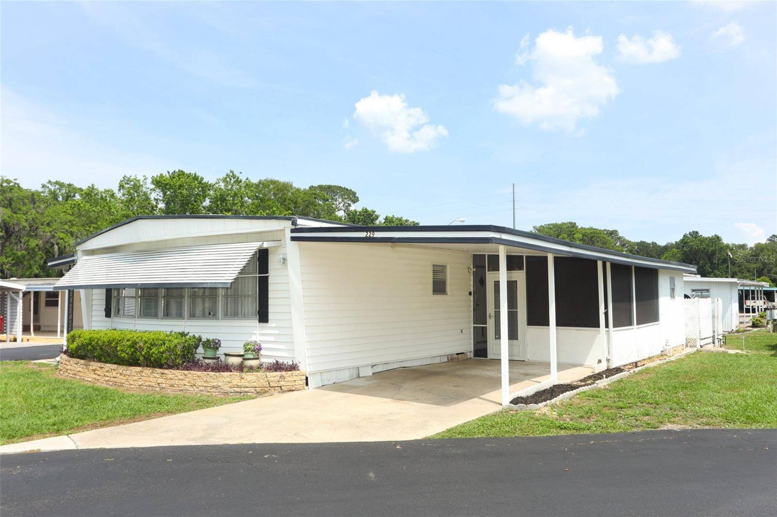 Tavares, FL 32778,229 RUE DE FONTAINE