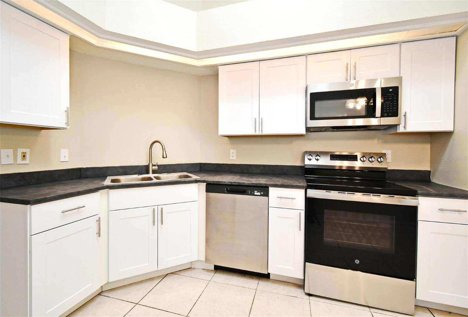 Winter Springs, FL 32708,984 DINERO DR