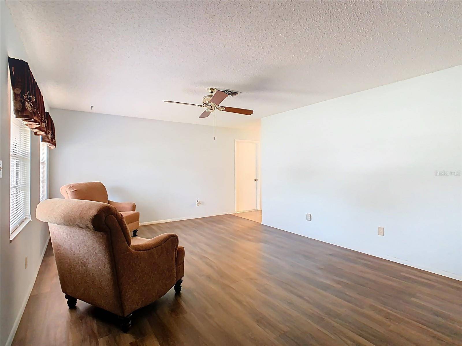 Kissimmee, FL 34743,186 TULPAN DR