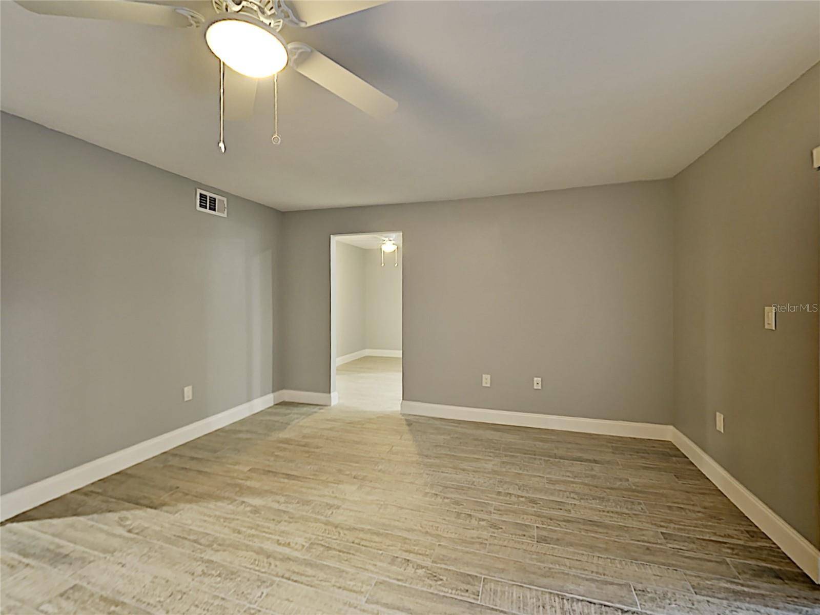 Orlando, FL 32807,525 CONWAY RD #211