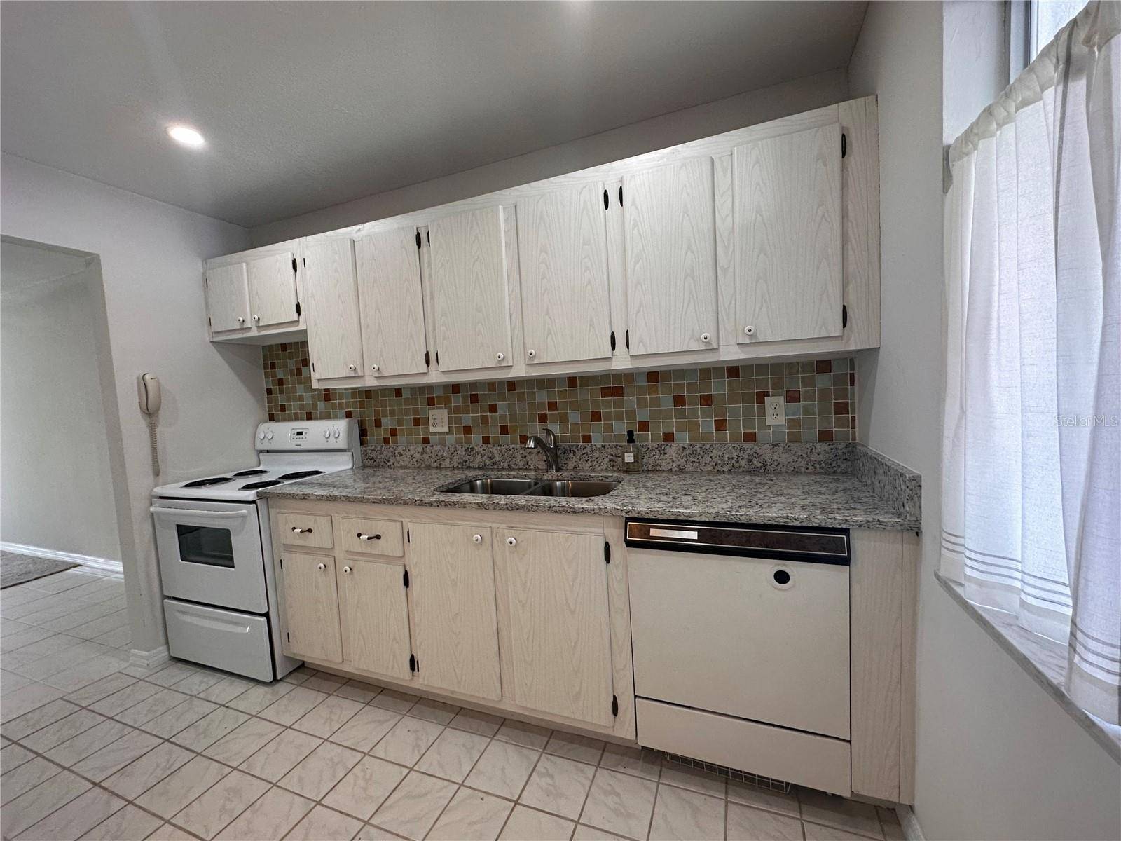 Clearwater, FL 33765,2060 MARILYN ST #123