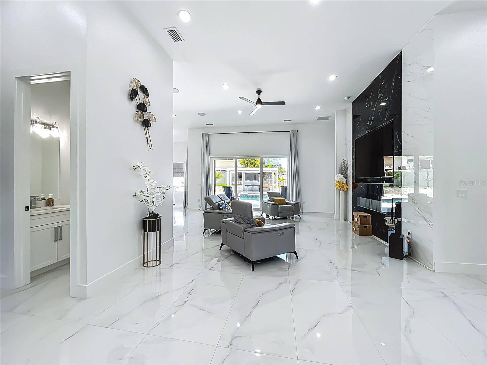 Altamonte Springs, FL 32714,601 GREEN BRIAR BLVD