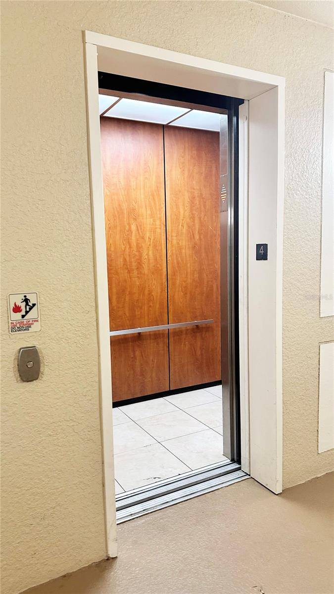 Orlando, FL 32835,6451 OLD PARK LN #407