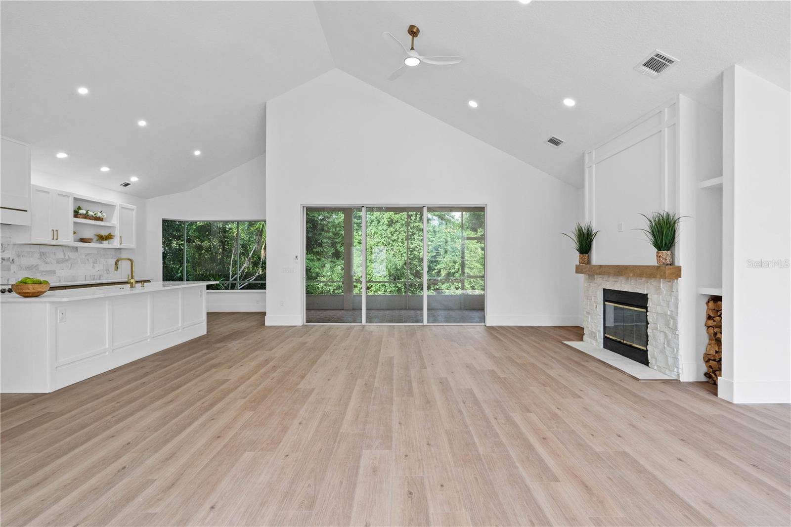 Debary, FL 32713,388 HAMPTON HILLS CT