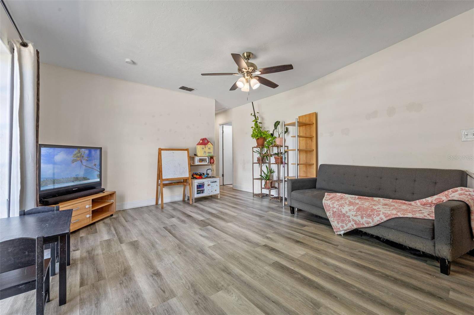 Deltona, FL 32725,985 N VILLAGE DR