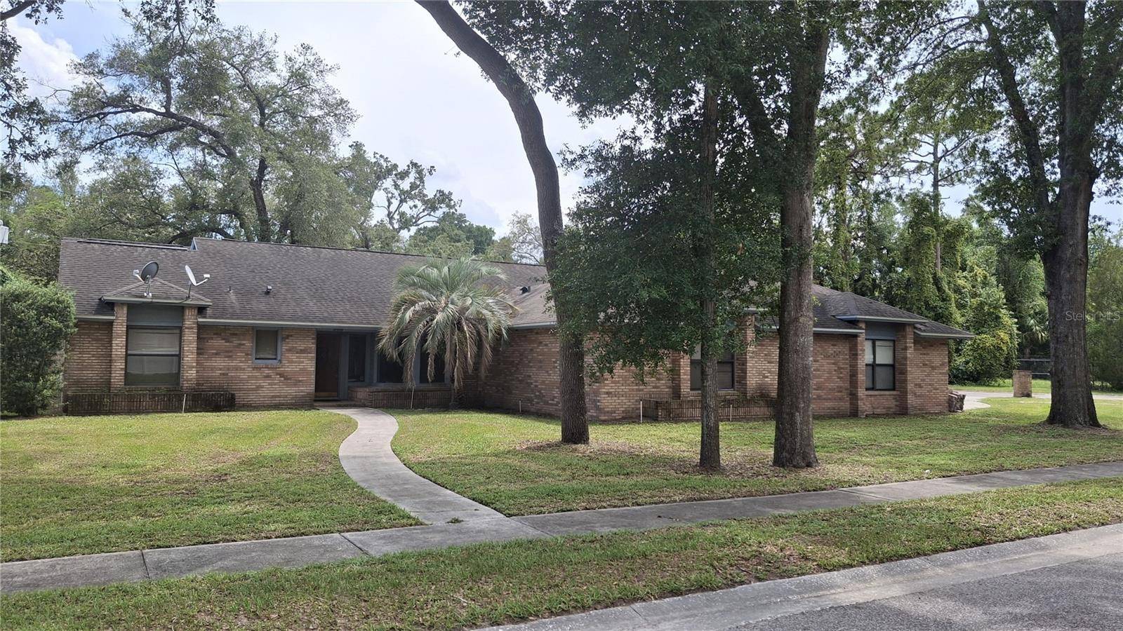 Altamonte Springs, FL 32714,900 RED FOX RD