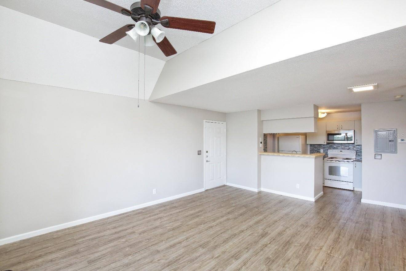 Altamonte Springs, FL 32701,380 LAKE ONTARIO CT #304