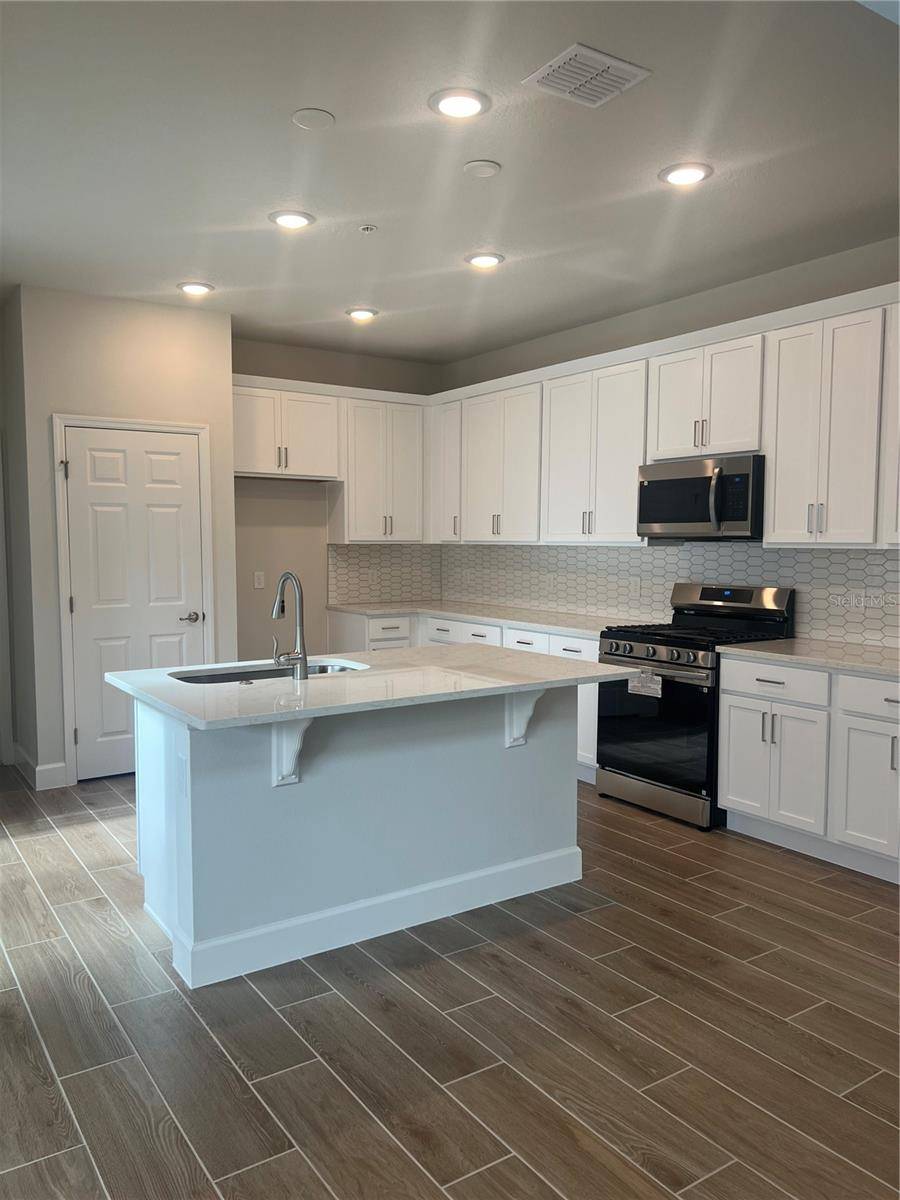 Debary, FL 32713,446 SCOTSMANS PL