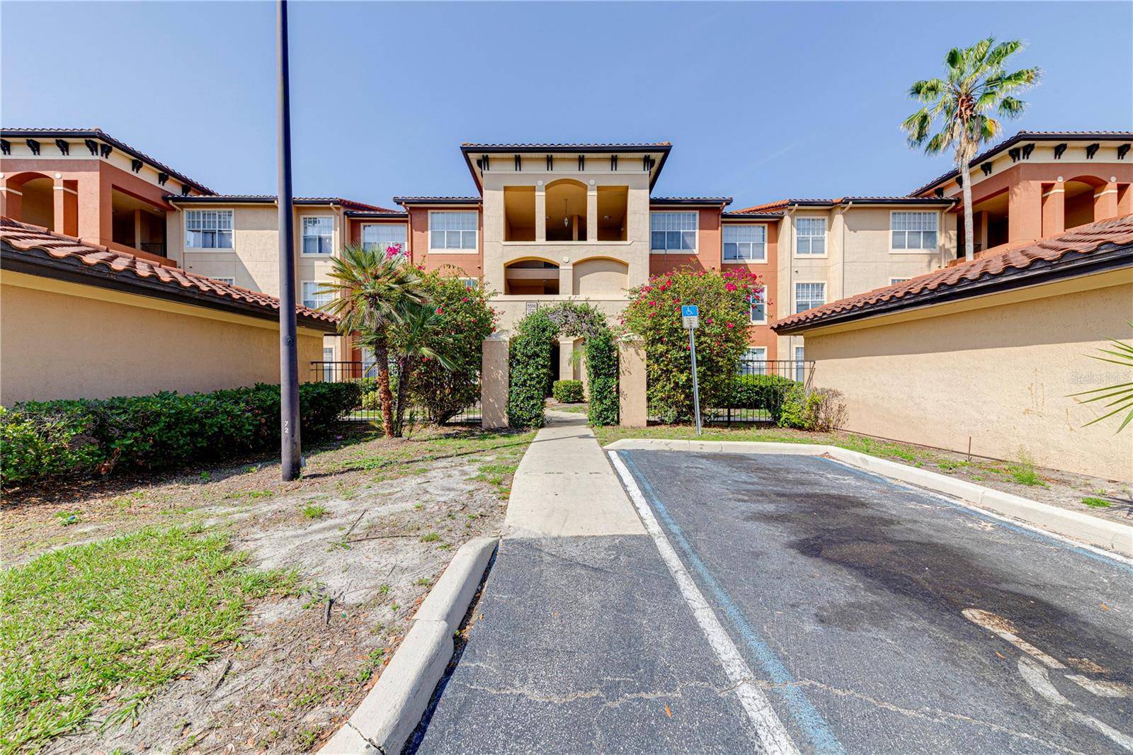 Orlando, FL 32811,5500 METROWEST BLVD #203