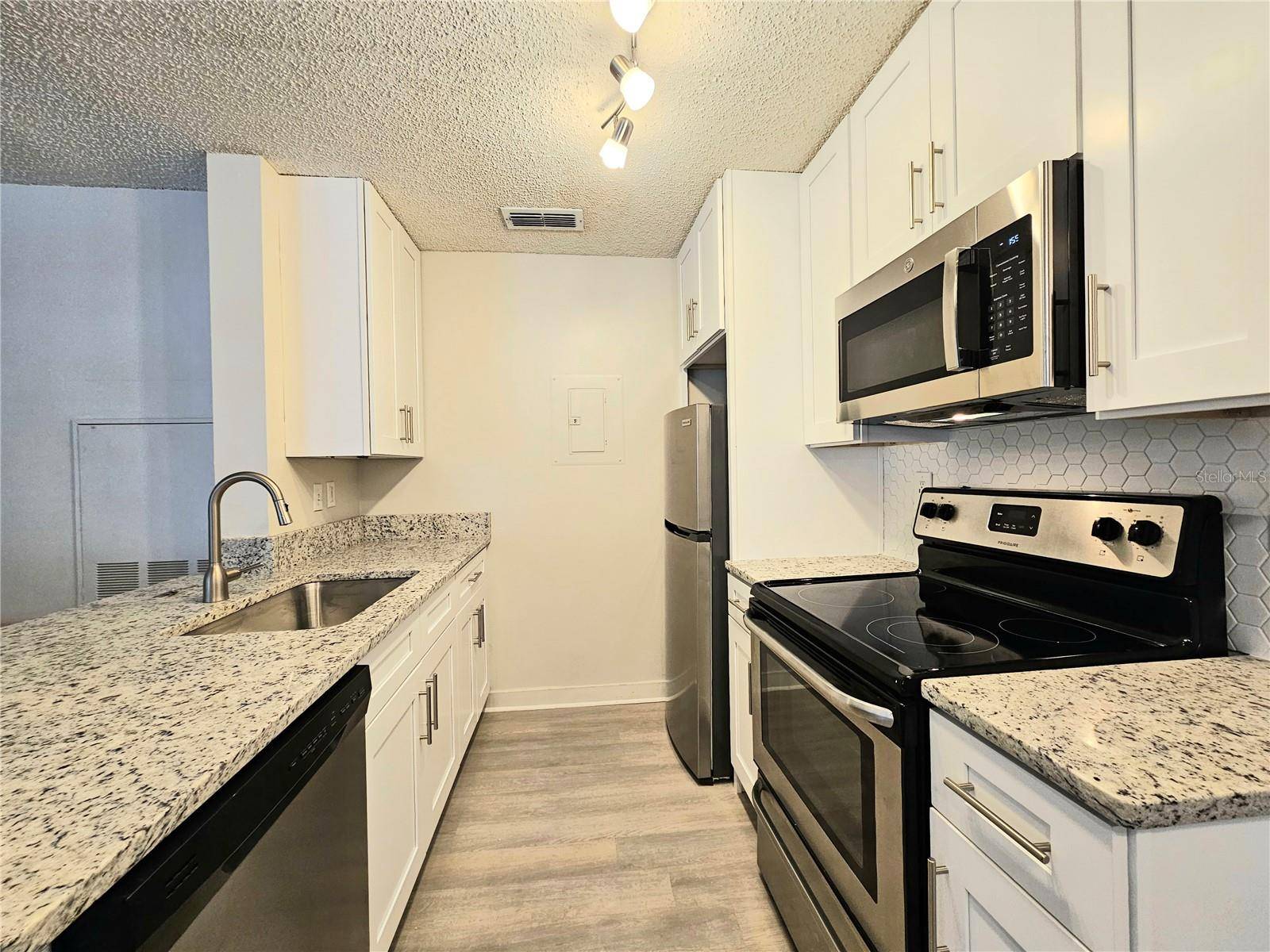 Lake Mary, FL 32746,2569 GRASSY POINT DR #201