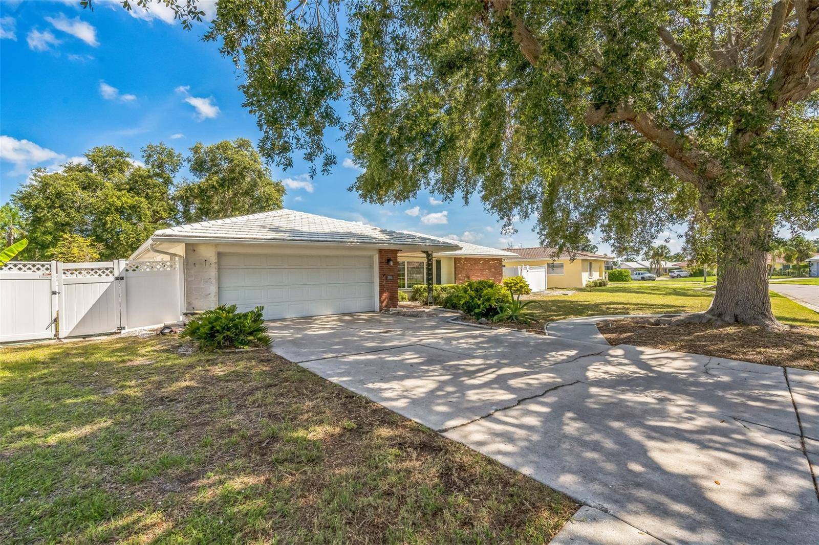 Sarasota, FL 34231,2521 CARLISLE PL
