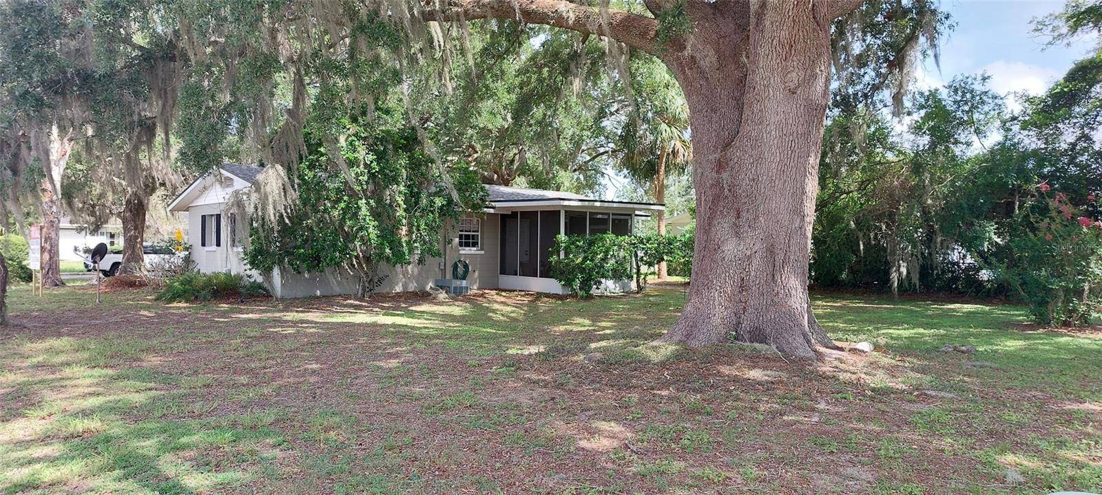Fruitland Park, FL 34731,401 SUNNY CT