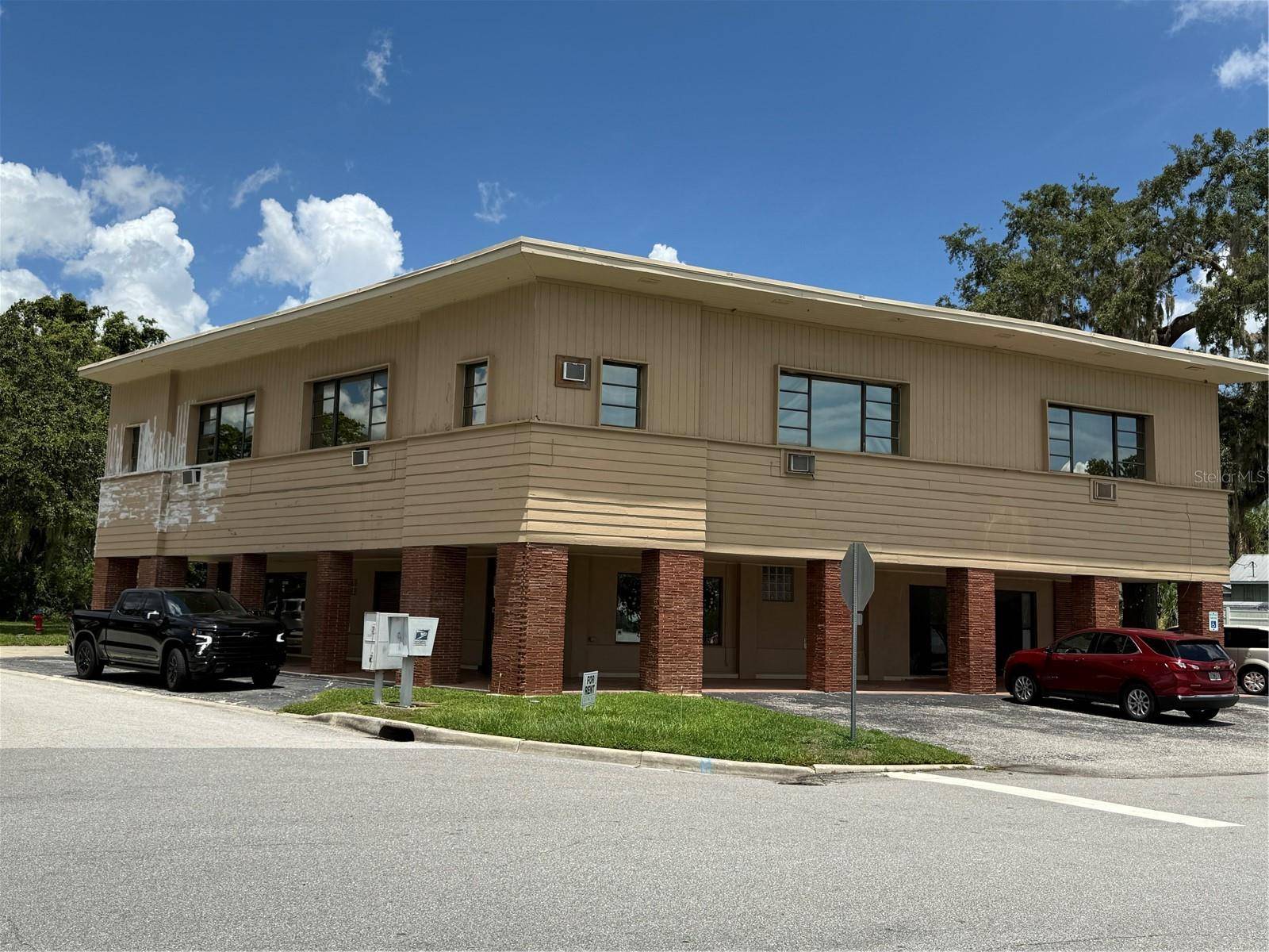 Howey In The Hills, FL 34737,138 E CENTRAL AVE #136