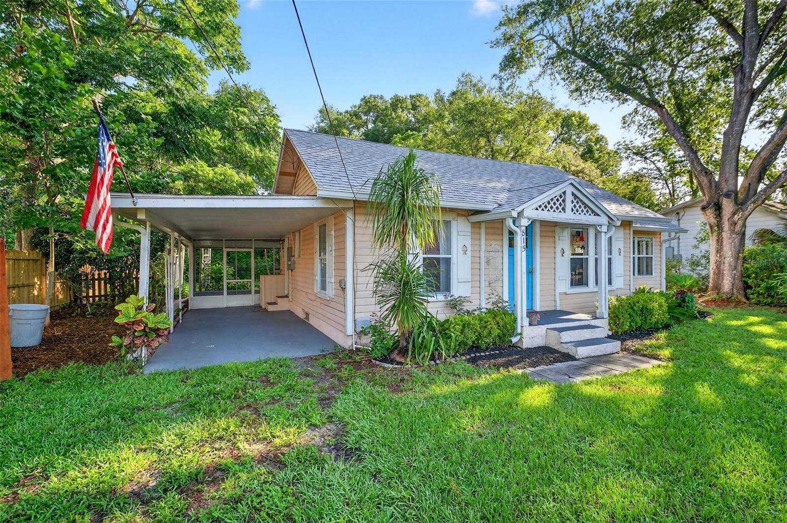 Mount Dora, FL 32757,815 E 11TH AVE
