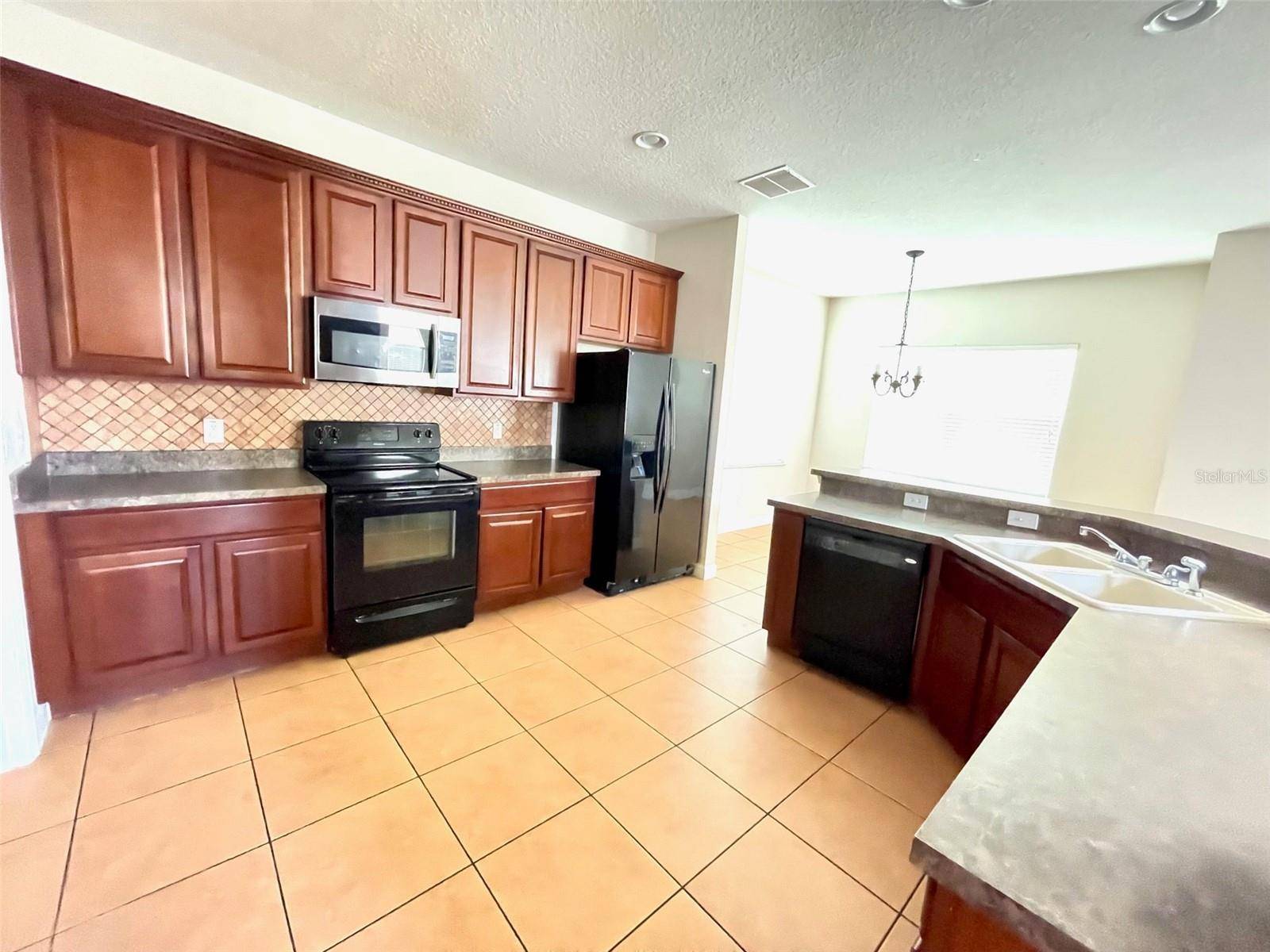 Kissimmee, FL 34744,1023 WHIRLAWAY DR