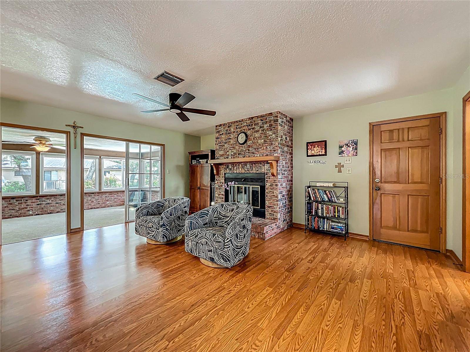 Longwood, FL 32750,1850 LAKESHORE CIR