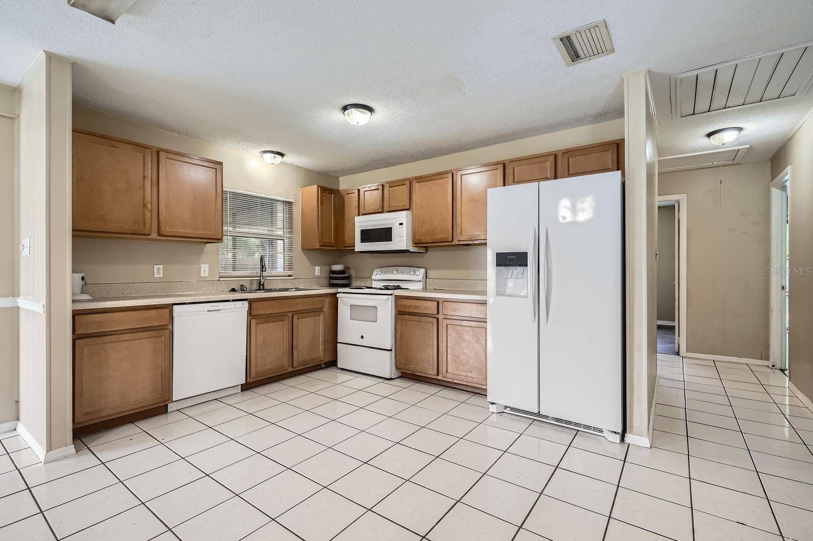 Mount Dora, FL 32757,830 N SUNSET DR