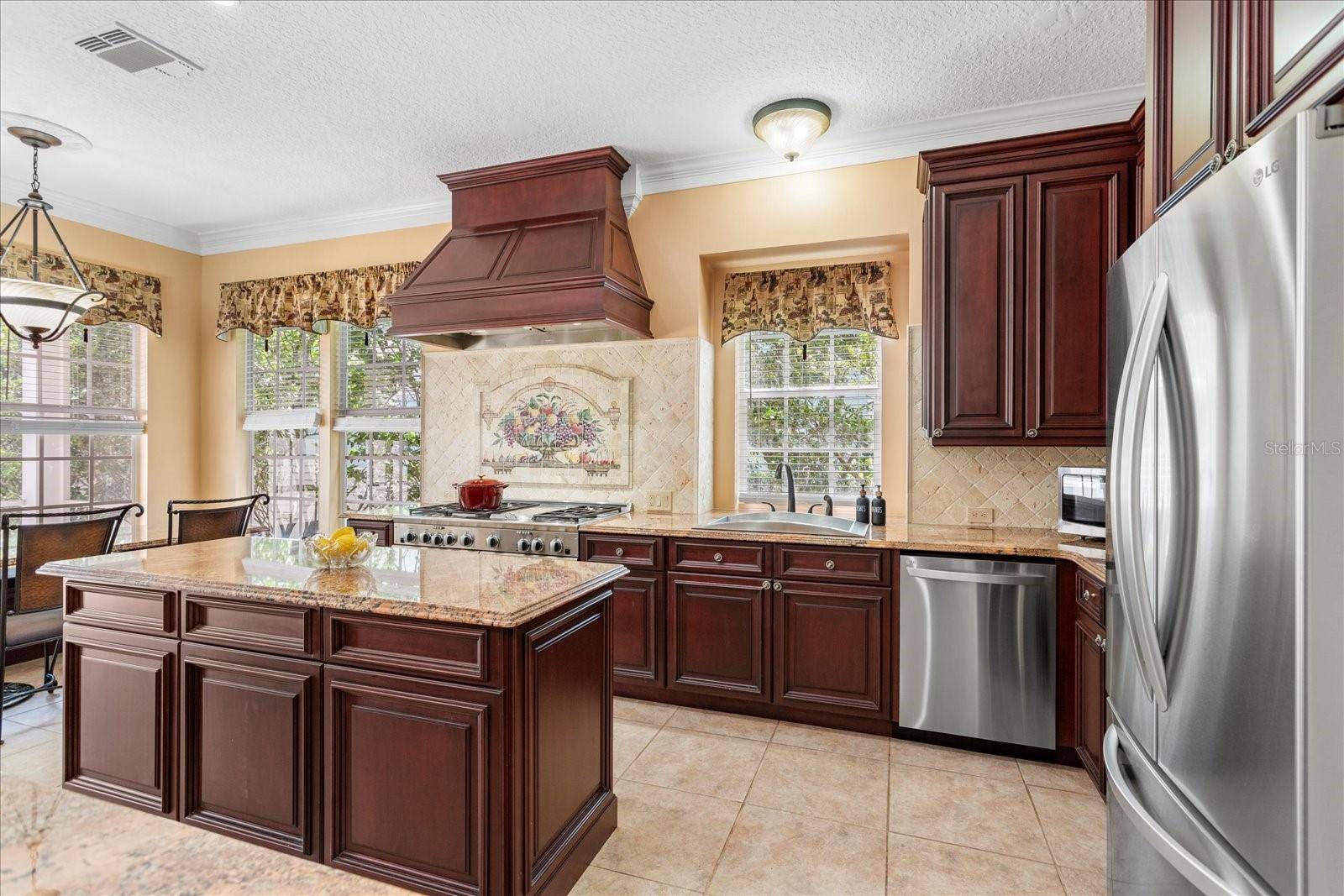 Celebration, FL 34747,922 JASMINE ST
