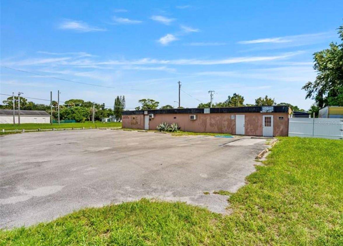 Titusville, FL 32796,910 TROPIC ST