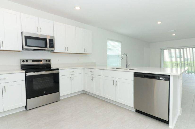 Groveland, FL 34736,7389 CAPSTONE DR