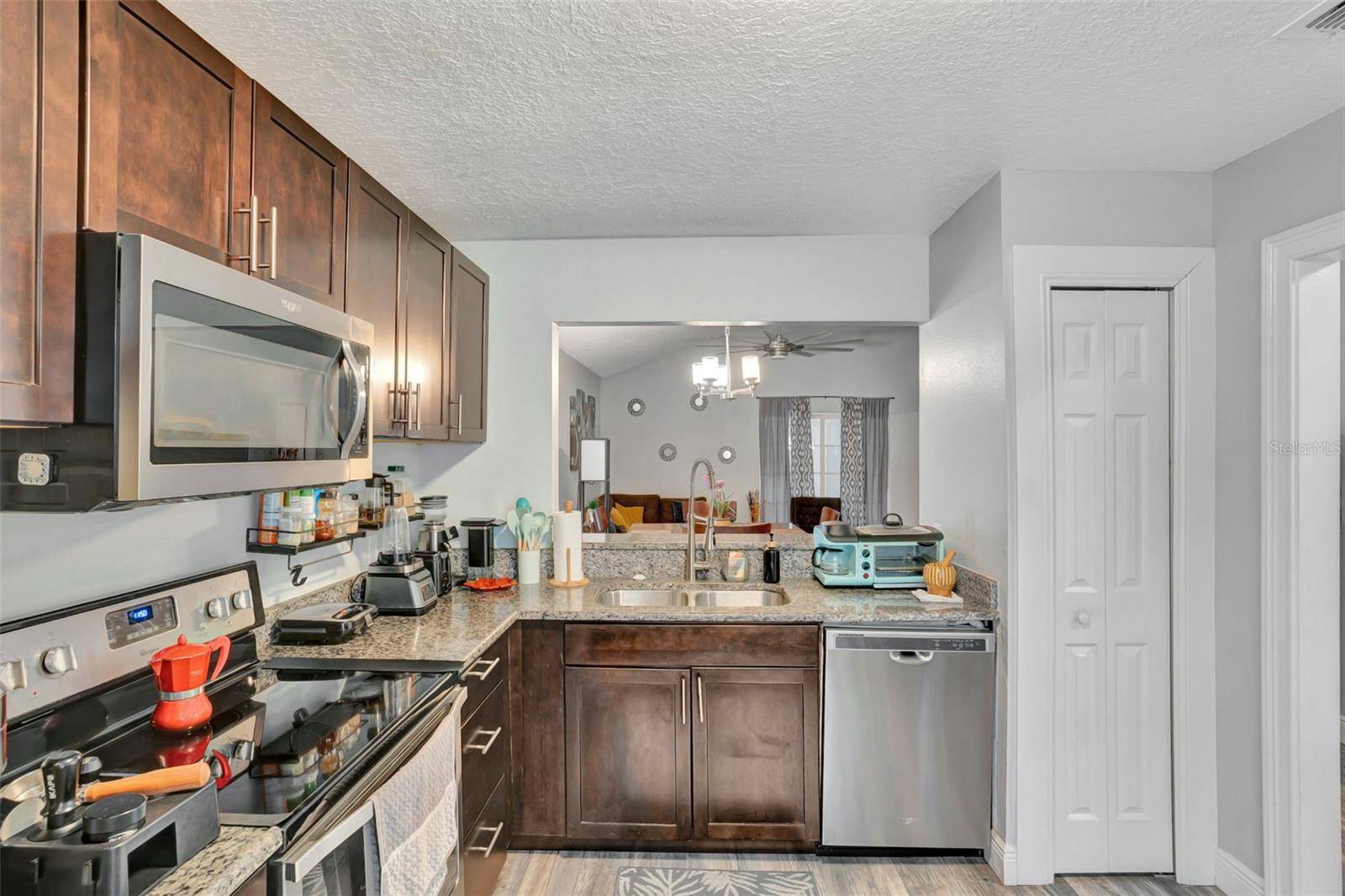 Apopka, FL 32712,601 SWALLOW CT