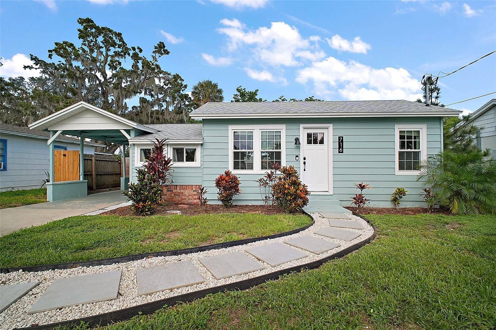Tavares, FL 32778,716 N ROCKINGHAM AVE